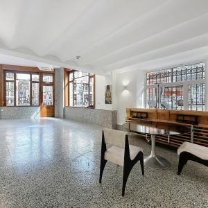 Au cœur du Sablon : Rez commercial remis à neuf