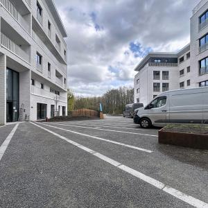 Immeuble The W : Appartement neuf 1ch près UCL avec terrasse