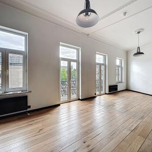 Sablon : Superbe studio avec vue sur la Place