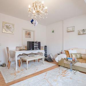 Maison à rafraîchir de ± 235 m² bruts, avec cour intérieure.