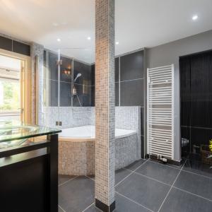 SOUS OFFRE !! Châtelain/Tenbosch: Bel appartement 92m² 2 ch + balcons