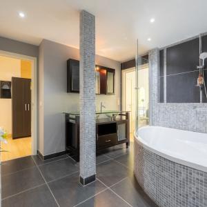 SOUS OFFRE !! Châtelain/Tenbosch: Bel appartement 92m² 2 ch + balcons