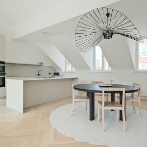 Abbaye, sublime duplex penthouse rénové 3 ch