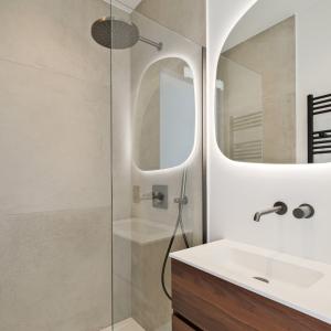 Abbaye, sublime duplex penthouse rénové 3 ch