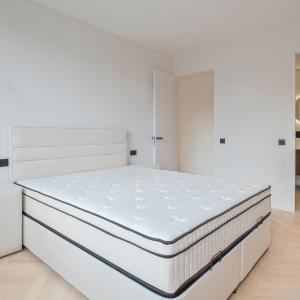 Abbaye, sublime duplex penthouse rénové 3 ch