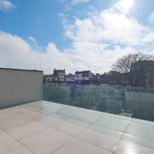 Abbaye, sublime duplex penthouse rénové 3 ch