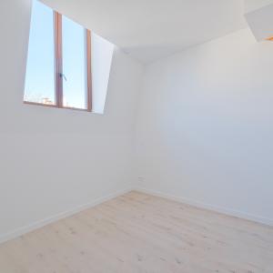 Stephanie/Toison d'or, penthouse rénové ±120m² 3ch terr 17m²