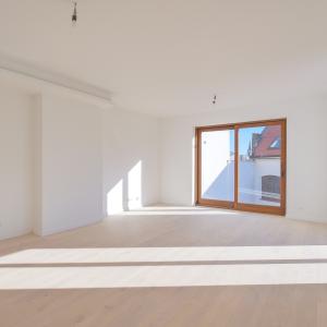 Stephanie/Toison d'or, penthouse rénové ±120m² 3ch terr 17m²