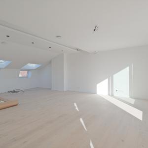 Stephanie/Toison d'or, penthouse rénové ±120m² 3ch terr 17m²