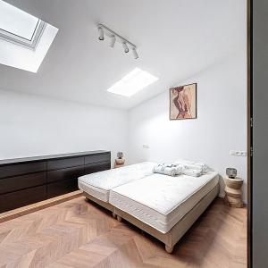 Square Ambiorix : Beau duplex entièrement rénové et meublé