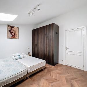 Square Ambiorix : Beau duplex entièrement rénové et meublé