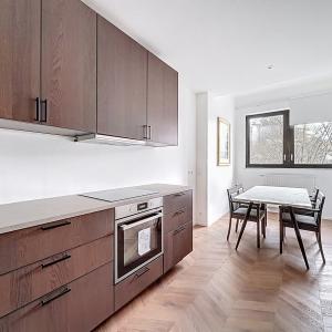 Square Ambiorix : Beau duplex entièrement rénové et meublé