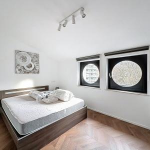 Square Ambiorix : Beau duplex entièrement rénové et meublé