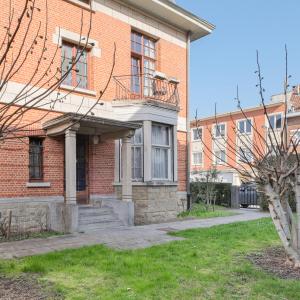 Magnifique Hôtel de maître de ± 600 m², jardin et garage.
