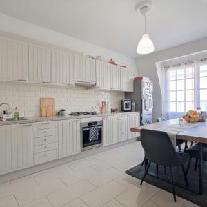 Magnifique Hôtel de maître de ± 600 m², jardin et garage.