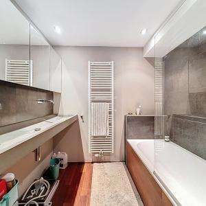 Rue de Naples : Superbe duplex rénové + terrasse 