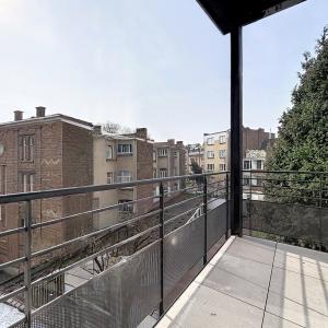 Lepoutre / Pl. Brugmann : Somptueux appartement remis à neuf