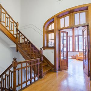 Lumineuse maison bourgeoise, 12 chambres, terrasse & jardin.