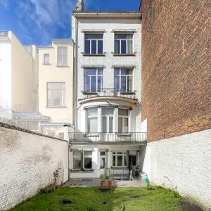 Lumineuse maison bourgeoise, 12 chambres, terrasse & jardin.