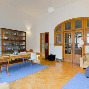 Lumineuse maison bourgeoise, 12 chambres, terrasse & jardin.