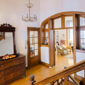 Lumineuse maison bourgeoise, 12 chambres, terrasse & jardin.