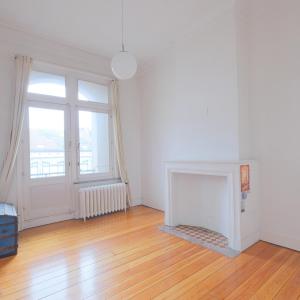 Lumineuse maison bourgeoise, 12 chambres, terrasse & jardin.