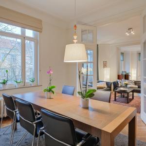 Vanderkindere : Appartement de caractère ± 225 m² bruts.