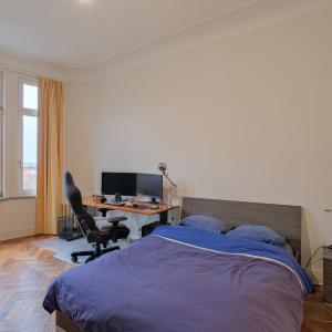 Vanderkindere : Appartement de caractère ± 225 m² bruts.