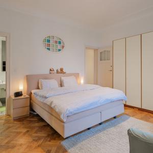 Vanderkindere : Appartement de caractère ± 225 m² bruts.