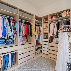 Vanderkindere : Appartement de caractère ± 225 m² bruts.