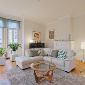 Vanderkindere : Appartement de caractère ± 225 m² bruts.