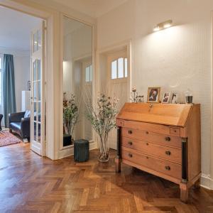 Vanderkindere : Appartement de caractère ± 225 m² bruts.