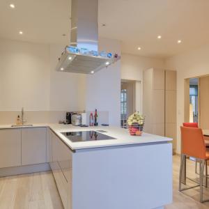 Vanderkindere : Appartement de caractère ± 225 m² bruts.