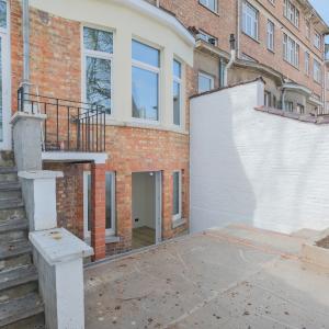 Lepoutre: Magnifique duplex rénové 2 chambres, bureau + cour