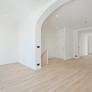 Lepoutre: Magnifique duplex rénové 2 chambres, bureau + cour