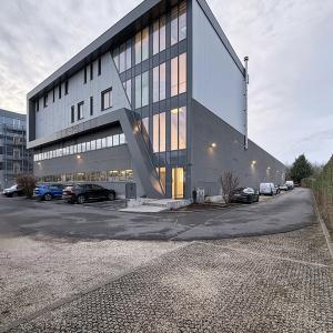 Forest / Drogenbos : Plateau de bureaux brut ± 400 m² 