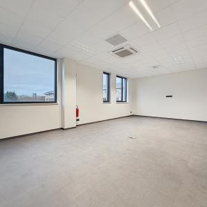 Forest / Drogenbos : Plateaux de bureaux ± 800 m² 