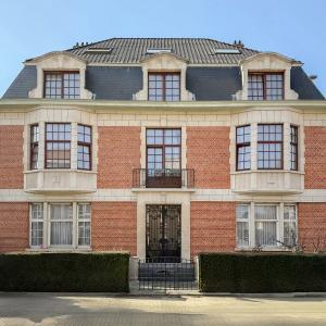 Magnifique Hôtel de maître de ± 600 m², jardin et garage.