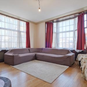 Magnifique Hôtel de maître de ± 600 m², jardin et garage.