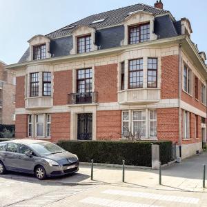 Magnifique Hôtel de maître de ± 600 m², jardin et garage.