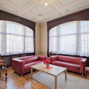 Magnifique Hôtel de maître de ± 600 m², jardin et garage.