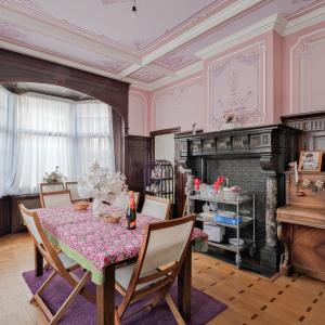 Magnifique Hôtel de maître de ± 600 m², jardin et garage.