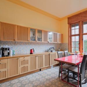 Magnifique Hôtel de maître de ± 600 m², jardin et garage.