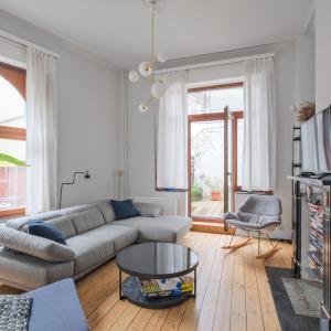 Cinquantenaire: maison rénovée terrasse 3ch., bur., dressing