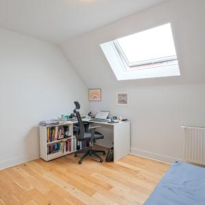 Cinquantenaire: maison rénovée terrasse 3ch., bur., dressing