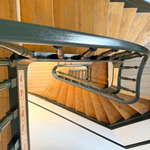 Cinquantenaire: maison rénovée terrasse 3ch., bur., dressing