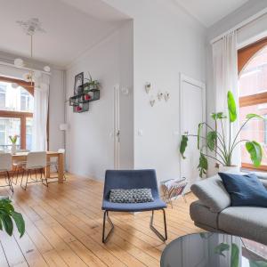 Cinquantenaire: maison rénovée terrasse 3ch., bur., dressing