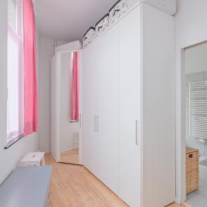 Cinquantenaire: maison rénovée terrasse 3ch., bur., dressing