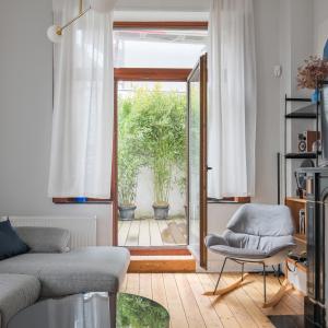 Cinquantenaire: maison rénovée terrasse 3ch., bur., dressing