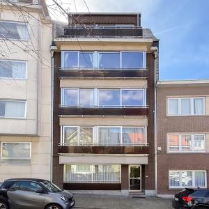 Saint-Job : bel appartement 1 chambre + Terrasse Sud